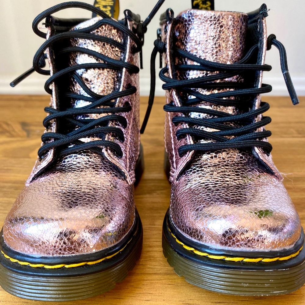 Dr.Martens Infant Crinkle Metallic Lace Up Boots